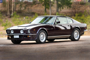 Aston Martin V8 Stainless Steel Collectors 2.5 inch (1973-89)